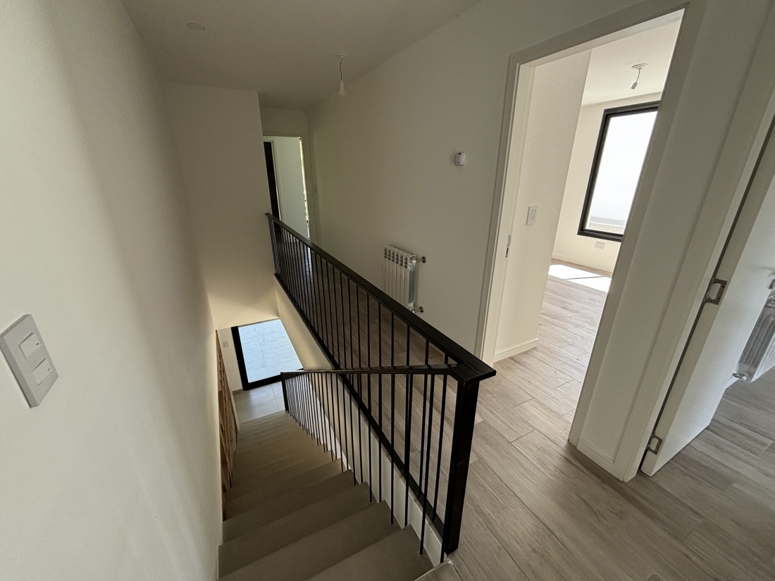 EL REFUGIO HOUSING DUPLEX EN VENTA 3 DORMITORIOS Y ESCRITORIO