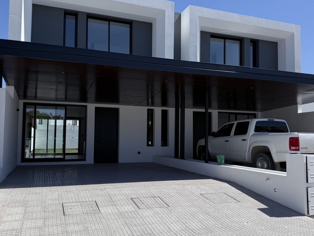 CAMPO CHICO ZONA SUR DPLEX EN VENTA 3 DORMITORIOS 