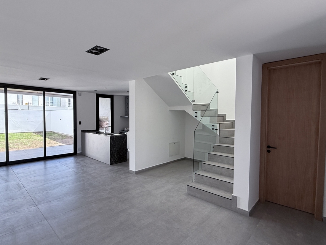 CAMPO CHICO ZONA SUR DPLEX EN VENTA 3 DORMITORIOS 