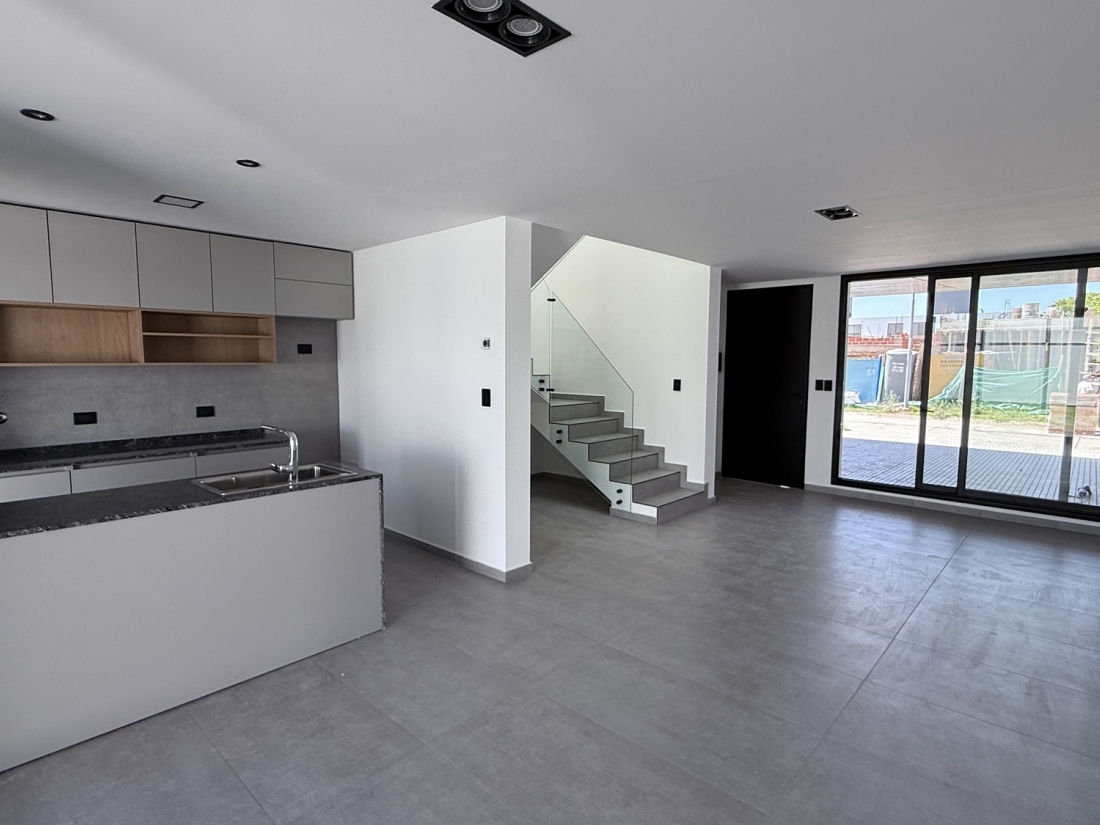 CAMPO CHICO ZONA SUR DPLEX EN VENTA 3 DORMITORIOS 