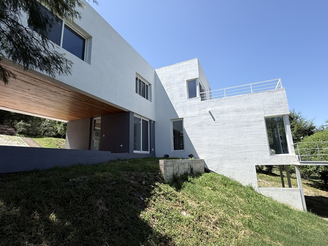 ESTANCIA Q2 MENDIOLAZA CASA A ESTRENAR 3 DORMITORIOS