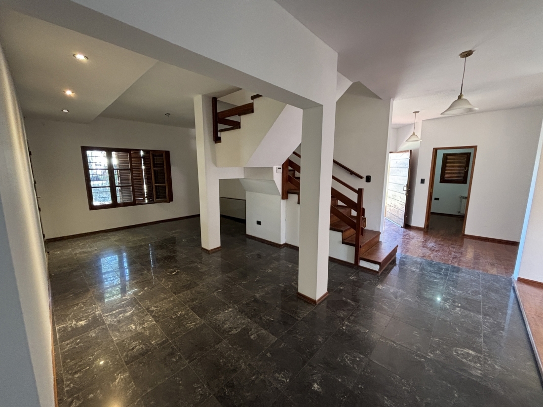 CASA EN VENTA CERRO DE LAS ROSAS TELESFORO UBIOS 4 DORMITORIOS