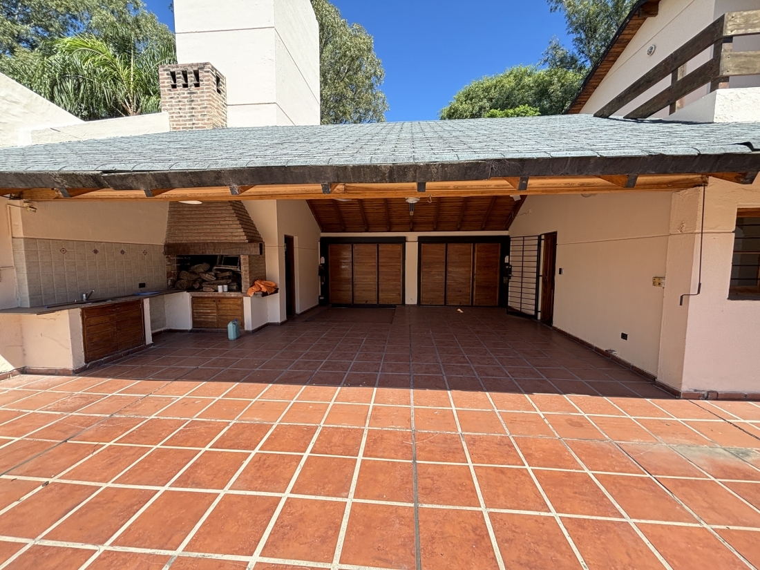 CASA EN VENTA CERRO DE LAS ROSAS TELESFORO UBIOS 4 DORMITORIOS