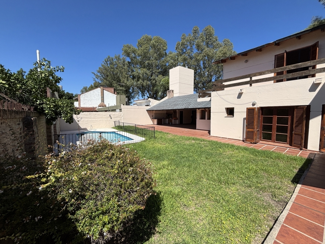 CASA EN VENTA CERRO DE LAS ROSAS TELESFORO UBIOS 4 DORMITORIOS