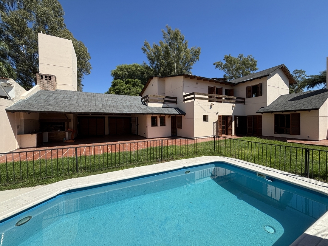 CASA EN VENTA CERRO DE LAS ROSAS TELESFORO UBIOS 4 DORMITORIOS