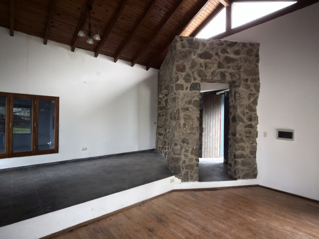 CASA EN VENTA HOUSING ARGUELLO 3 DORMITORIOS CON PILETA