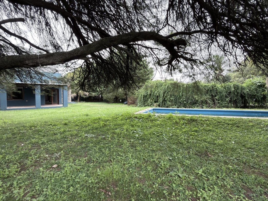 CASA EN VENTA HOUSING ARGUELLO 3 DORMITORIOS CON PILETA