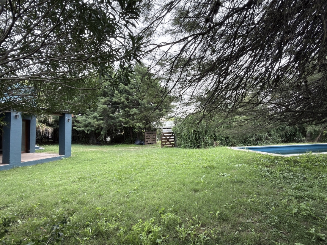 CASA EN VENTA HOUSING ARGUELLO 3 DORMITORIOS CON PILETA