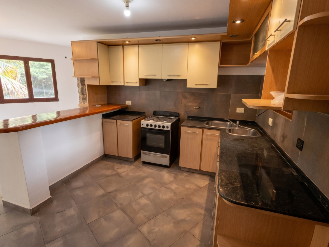 CASA EN VENTA HOUSING ARGUELLO 3 DORMITORIOS CON PILETA