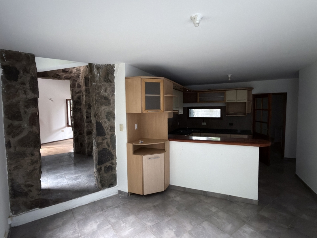 CASA EN VENTA HOUSING ARGUELLO 3 DORMITORIOS CON PILETA