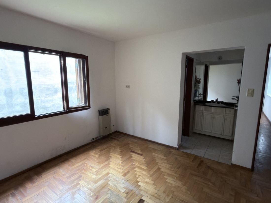 CASA EN VENTA HOUSING ARGUELLO 3 DORMITORIOS CON PILETA