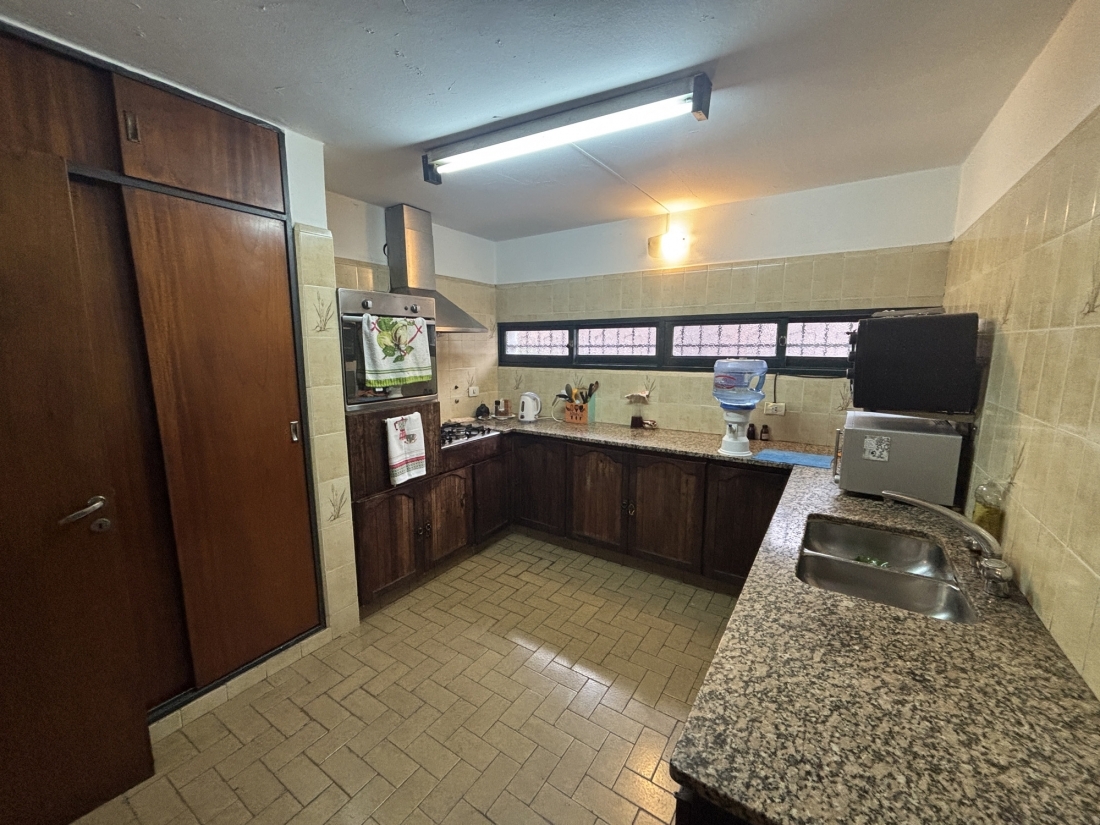 PARQUE CHACABUCO CASA EN VENTA 4 DORMITORIOS