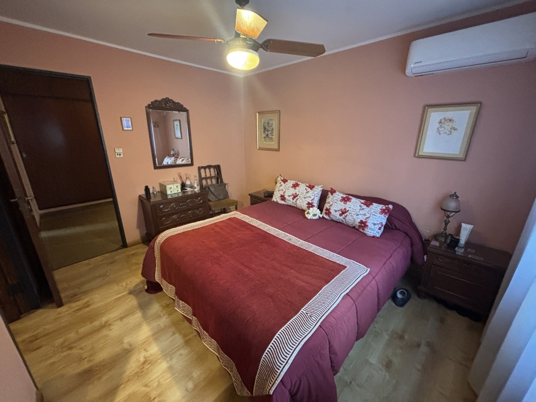 PARQUE CHACABUCO CASA EN VENTA 4 DORMITORIOS