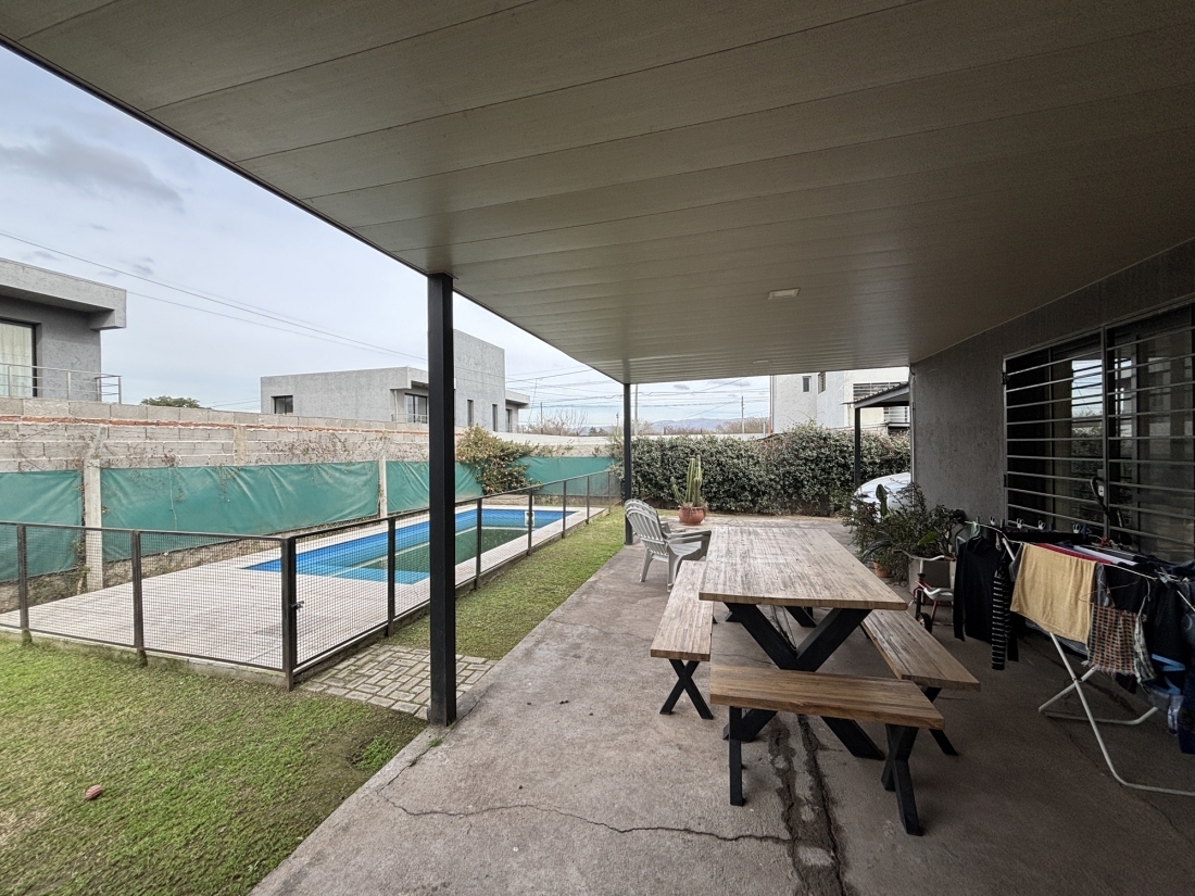 CASA EN VENTA 2 DORMITORIOS VILLA RIVERA INDARTE