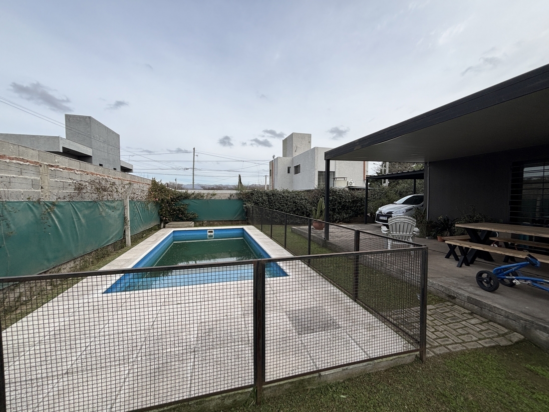 CASA EN VENTA 2 DORMITORIOS VILLA RIVERA INDARTE