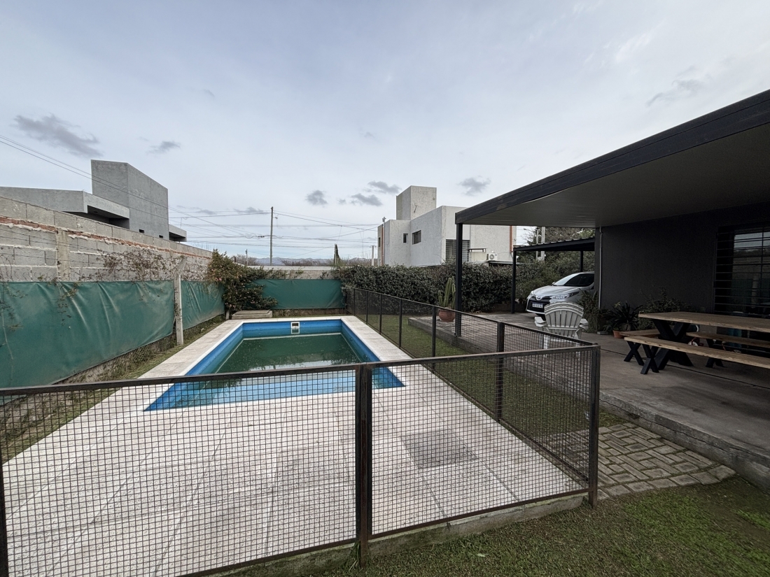 CASA EN VENTA 2 DORMITORIOS VILLA RIVERA INDARTE
