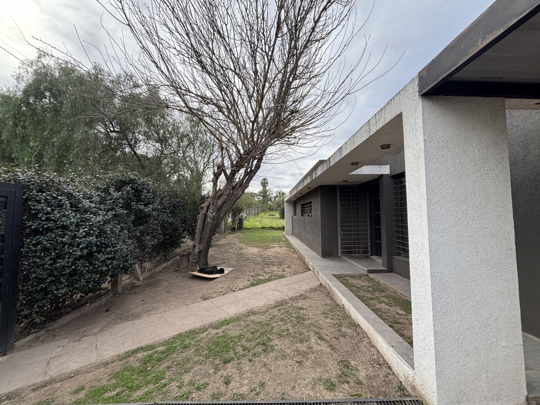 CASA EN VENTA 2 DORMITORIOS VILLA RIVERA INDARTE