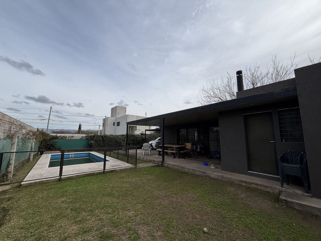 CASA EN VENTA 2 DORMITORIOS VILLA RIVERA INDARTE