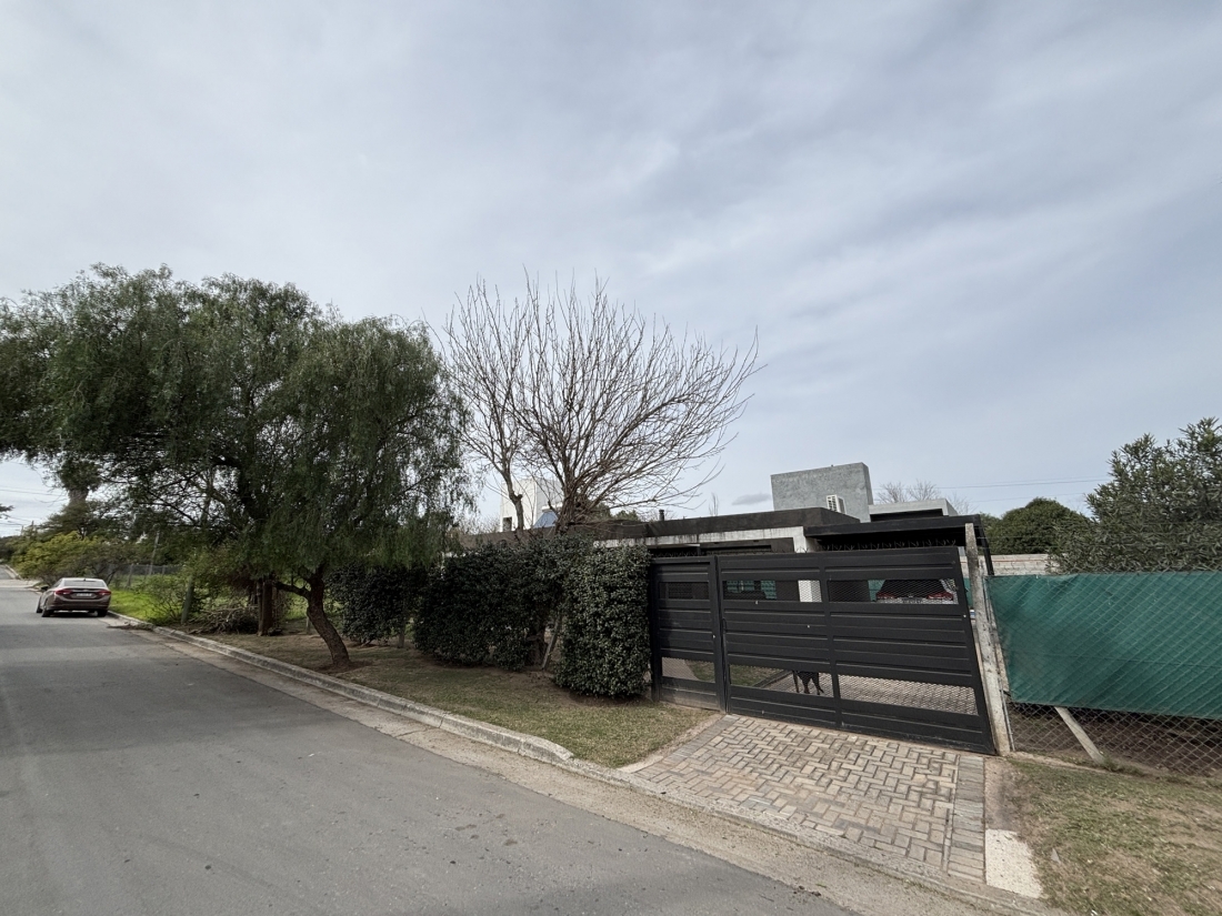 CASA EN VENTA 2 DORMITORIOS VILLA RIVERA INDARTE