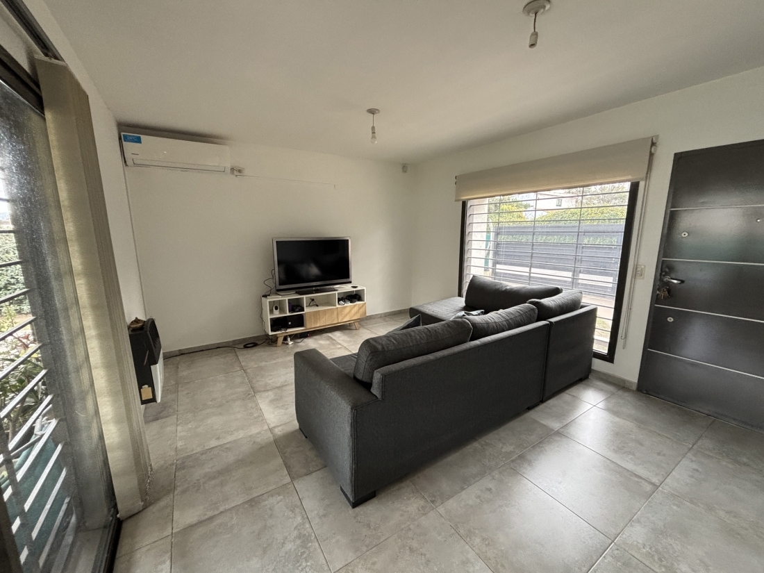 CASA EN VENTA 2 DORMITORIOS VILLA RIVERA INDARTE