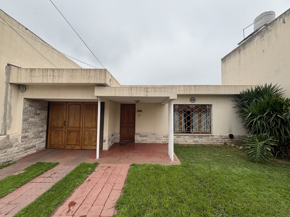 CASA EN VENTA BARRIO SAN MART�N | 3 DORMITORIOS + GRAN JARD�N