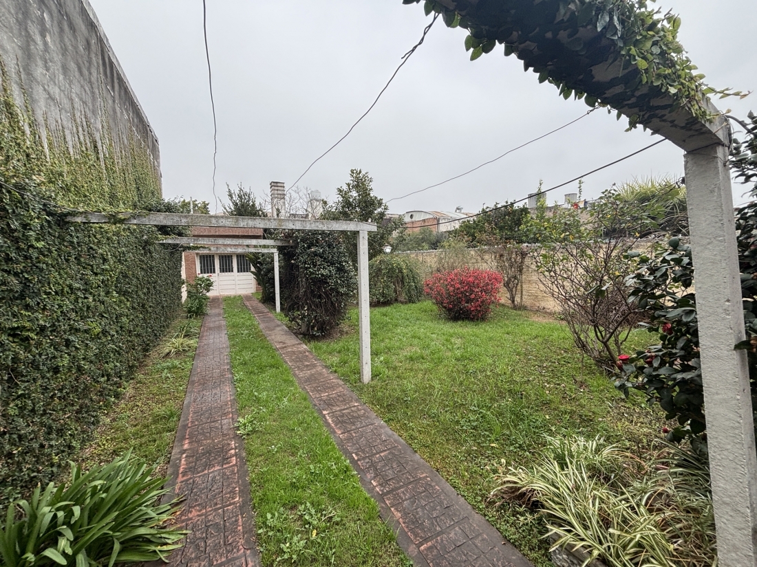 CASA EN VENTA BARRIO SAN MART�N | 3 DORMITORIOS + GRAN JARD�N