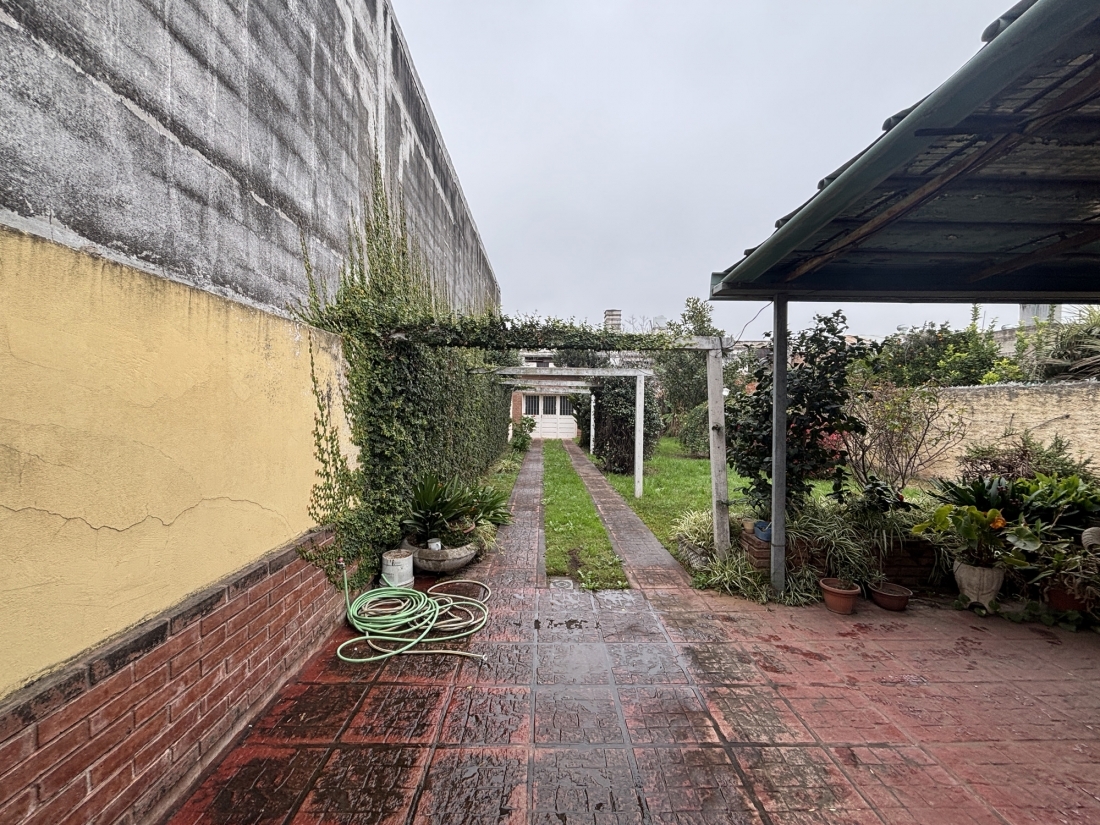 CASA EN VENTA BARRIO SAN MART�N | 3 DORMITORIOS + GRAN JARD�N