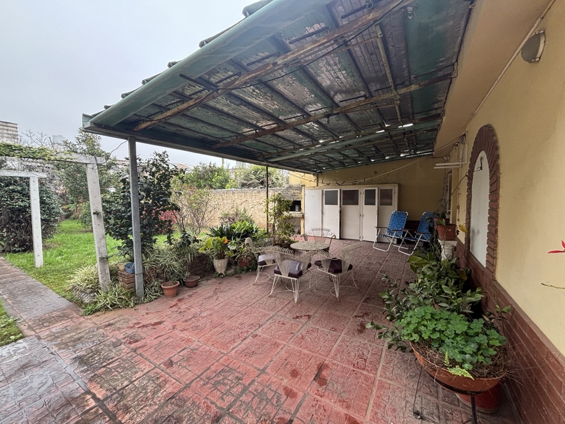 CASA EN VENTA BARRIO SAN MART�N | 3 DORMITORIOS + GRAN JARD�N