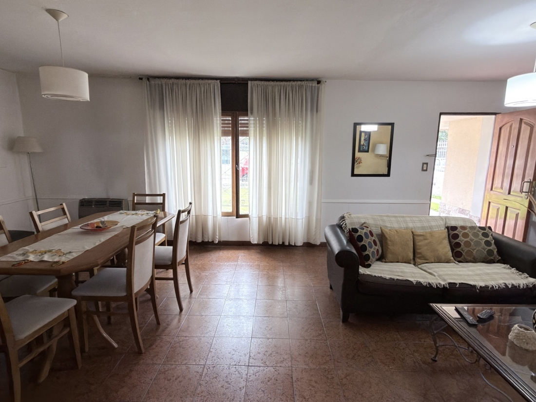 CASA EN VENTA BARRIO SAN MART�N | 3 DORMITORIOS + GRAN JARD�N