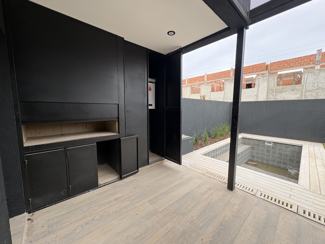 D�PLEX DE LUJO EN VENTA 3 DORMITORIOS - BARRIO PRIVADO LA LUISITA