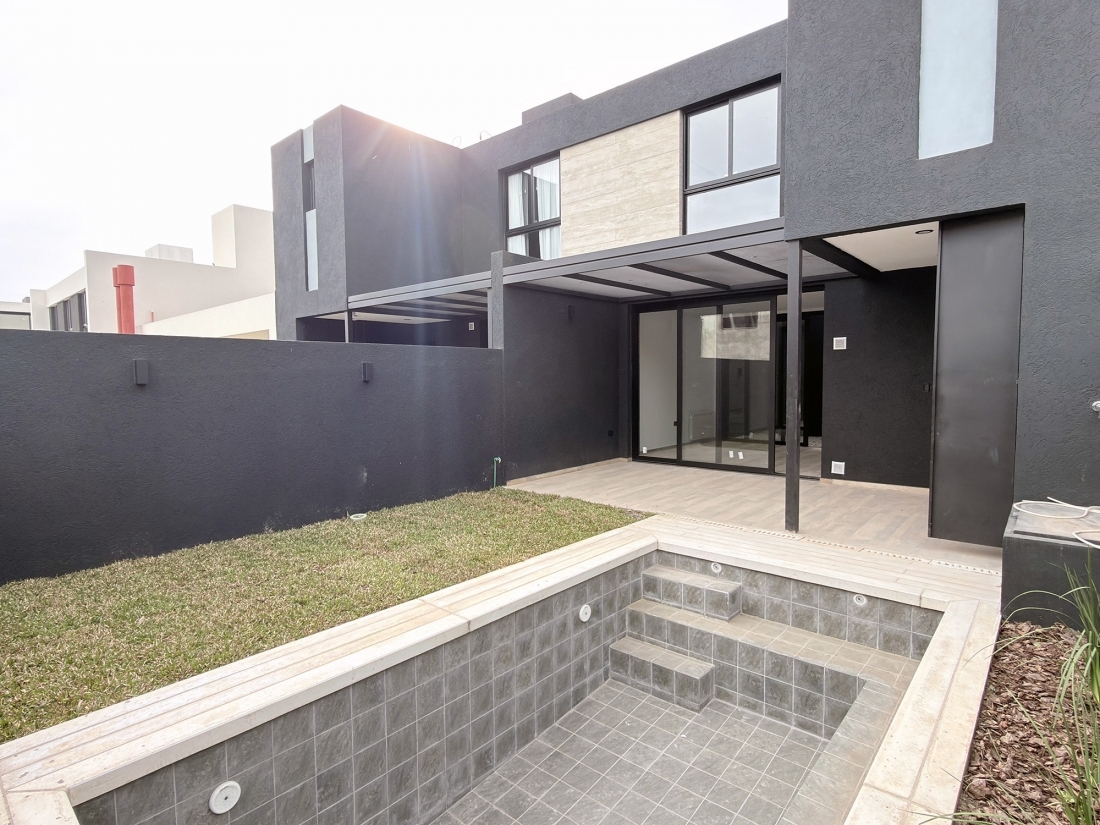 D�PLEX DE LUJO EN VENTA 3 DORMITORIOS - BARRIO PRIVADO LA LUISITA
