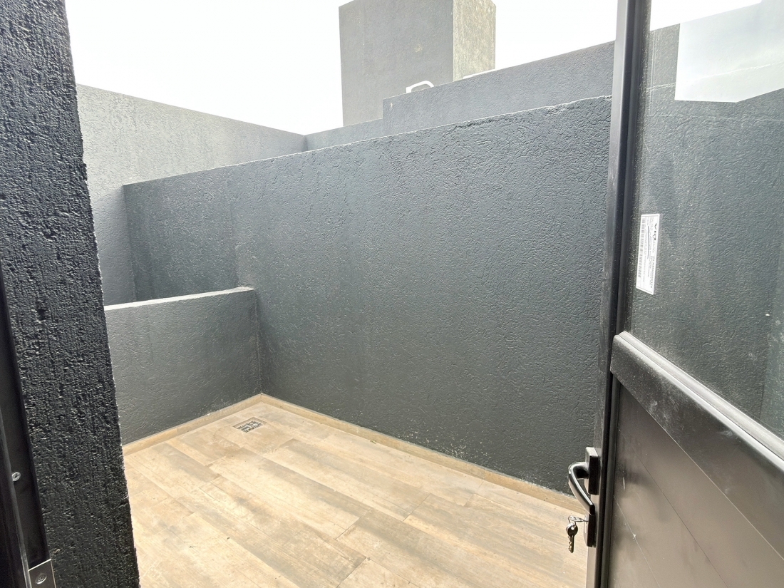 D�PLEX DE LUJO EN VENTA 3 DORMITORIOS - BARRIO PRIVADO LA LUISITA
