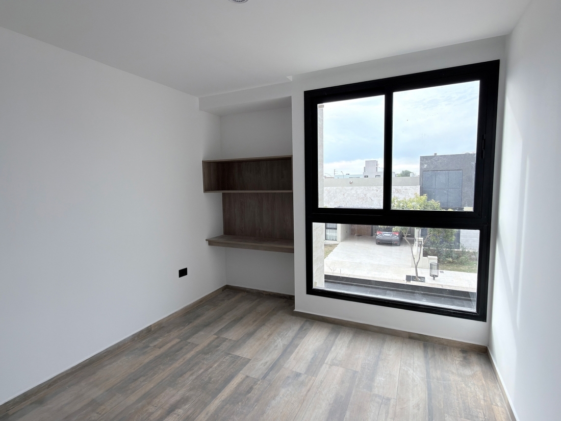 D�PLEX DE LUJO EN VENTA 3 DORMITORIOS - BARRIO PRIVADO LA LUISITA