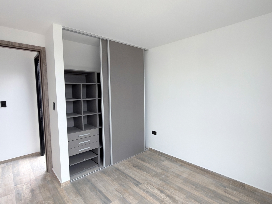 D�PLEX DE LUJO EN VENTA 3 DORMITORIOS - BARRIO PRIVADO LA LUISITA