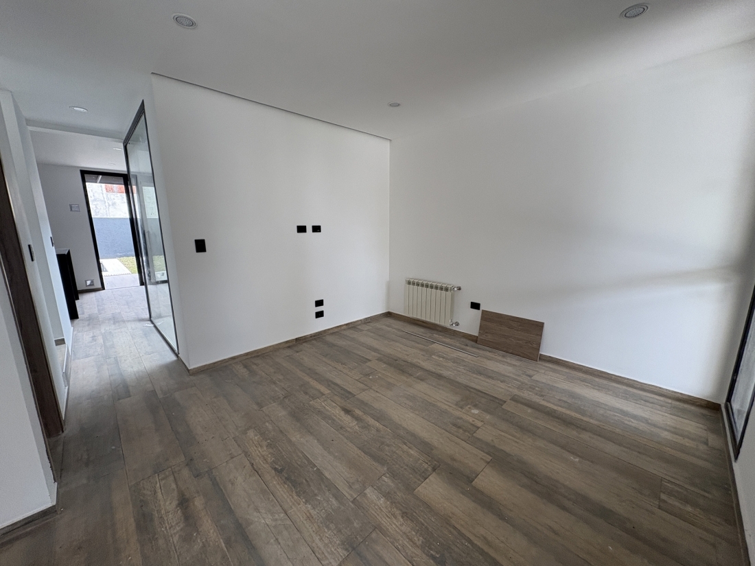 D�PLEX DE LUJO EN VENTA 3 DORMITORIOS - BARRIO PRIVADO LA LUISITA