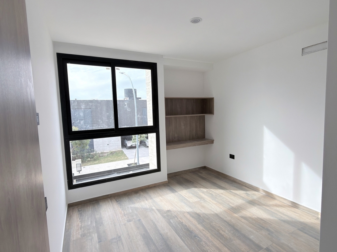 D�PLEX DE LUJO EN VENTA 3 DORMITORIOS - BARRIO PRIVADO LA LUISITA