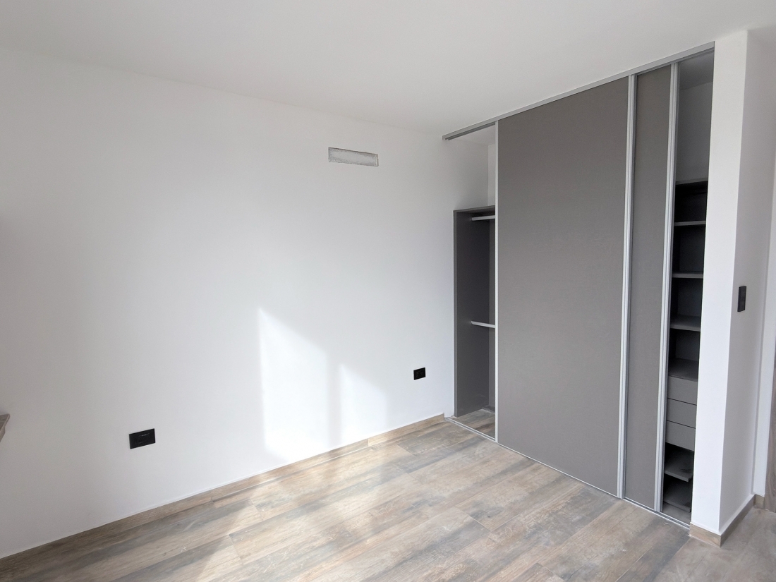 D�PLEX DE LUJO EN VENTA 3 DORMITORIOS - BARRIO PRIVADO LA LUISITA
