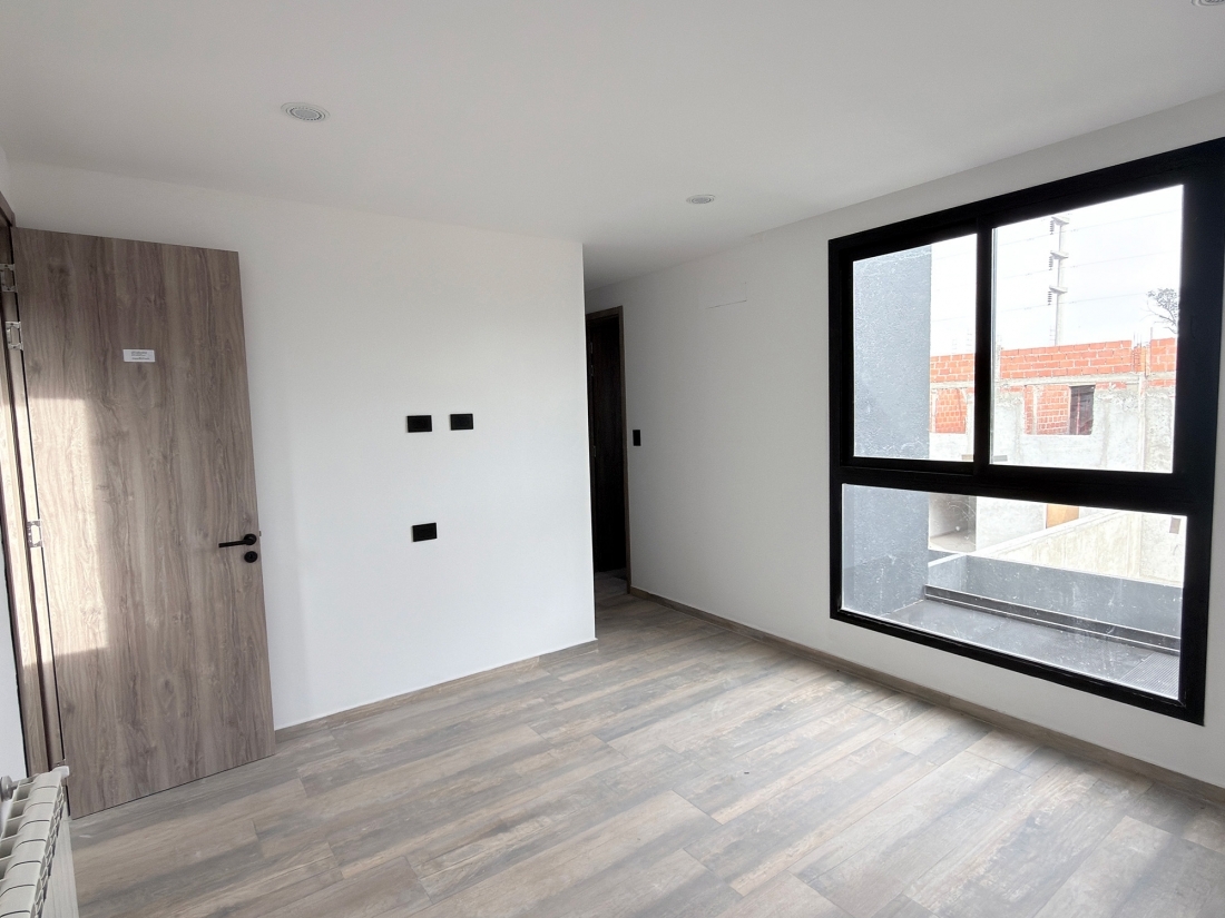 D�PLEX DE LUJO EN VENTA 3 DORMITORIOS - BARRIO PRIVADO LA LUISITA