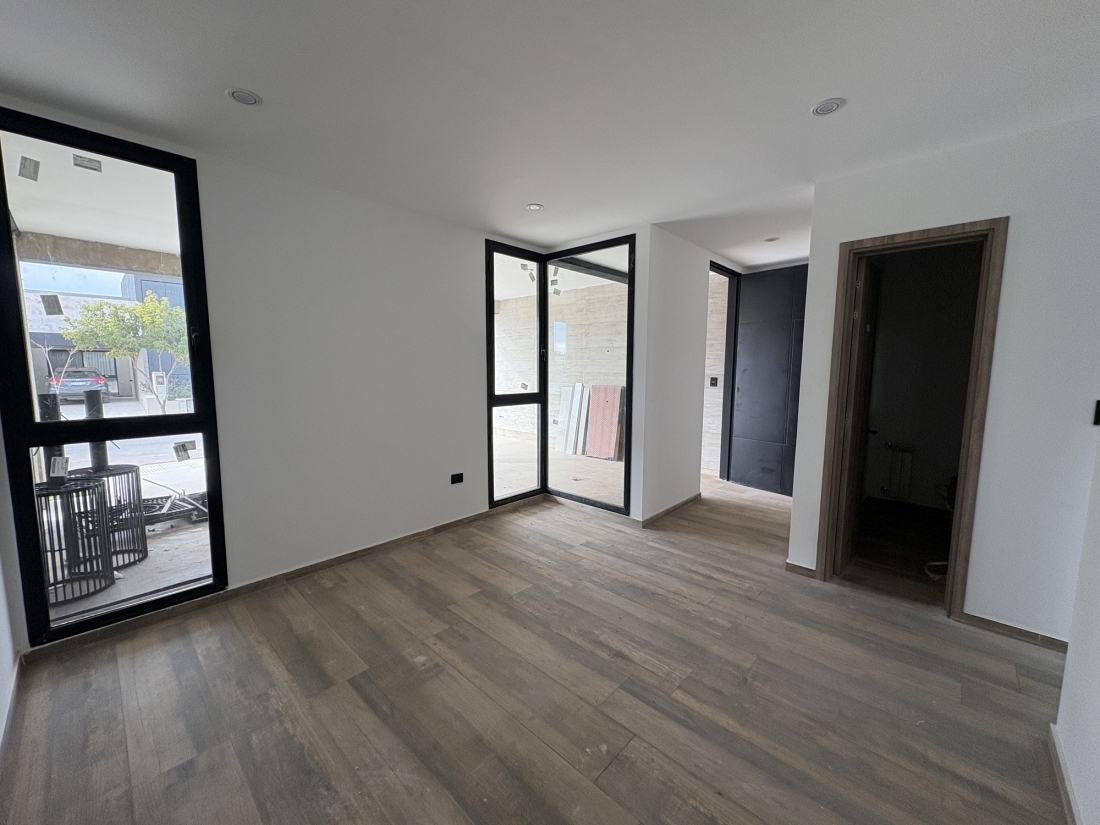 D�PLEX DE LUJO EN VENTA 3 DORMITORIOS - BARRIO PRIVADO LA LUISITA