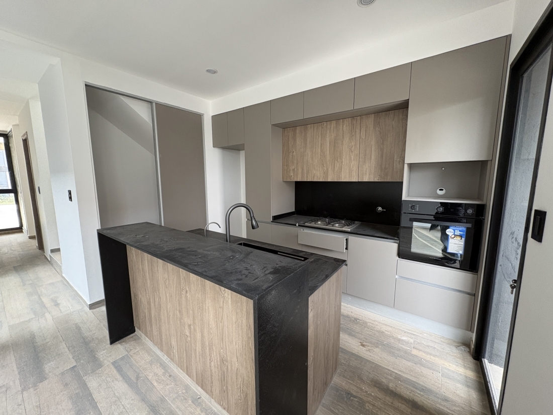 D�PLEX DE LUJO EN VENTA 3 DORMITORIOS - BARRIO PRIVADO LA LUISITA