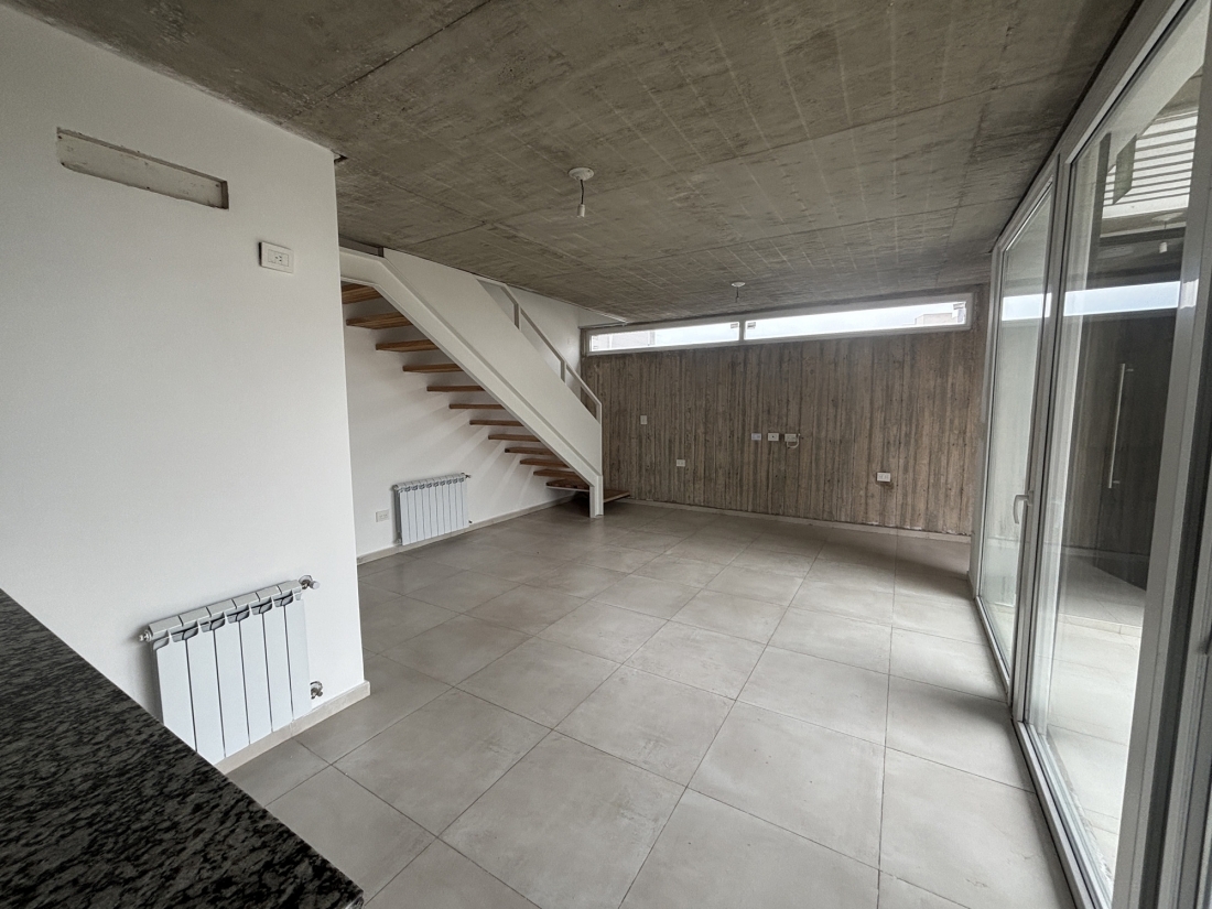 D�PLEX EN VENTA LA CALANDRIA 2 DORMITORIOS