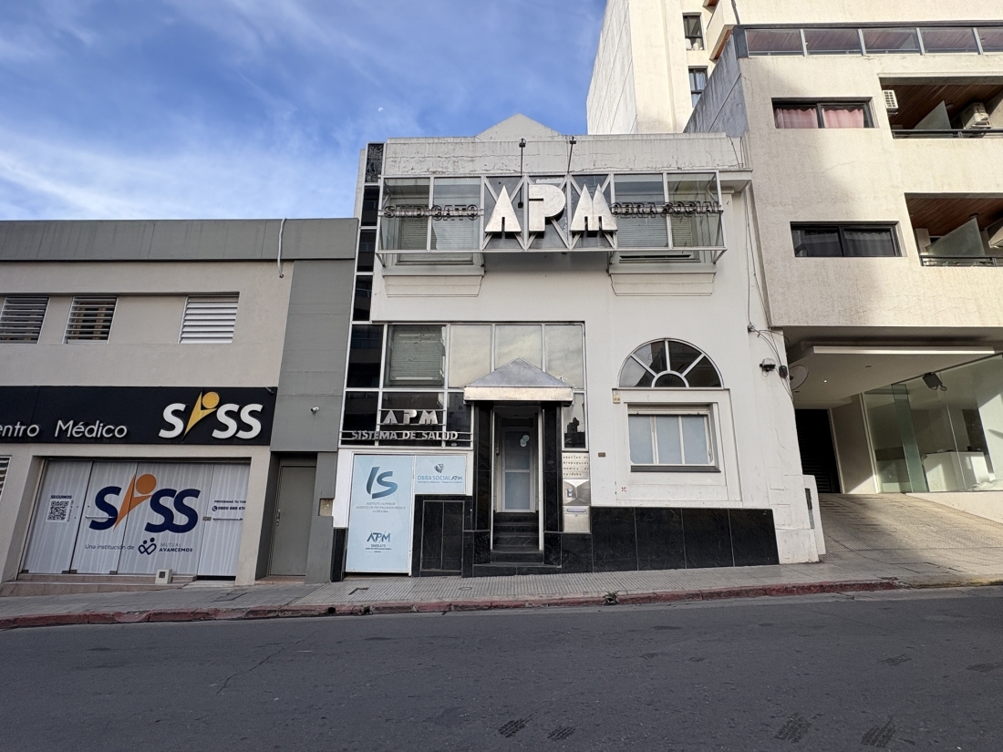 GRAN PROPIEDAD EN VENTA | CENTRO | IDEAL USO M�DICO/LABORATORIO O USO 