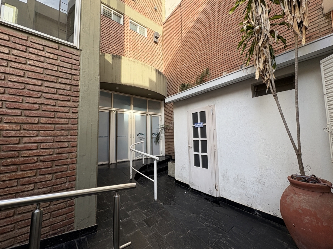 GRAN PROPIEDAD EN VENTA | CENTRO | IDEAL USO M�DICO/LABORATORIO O USO 
