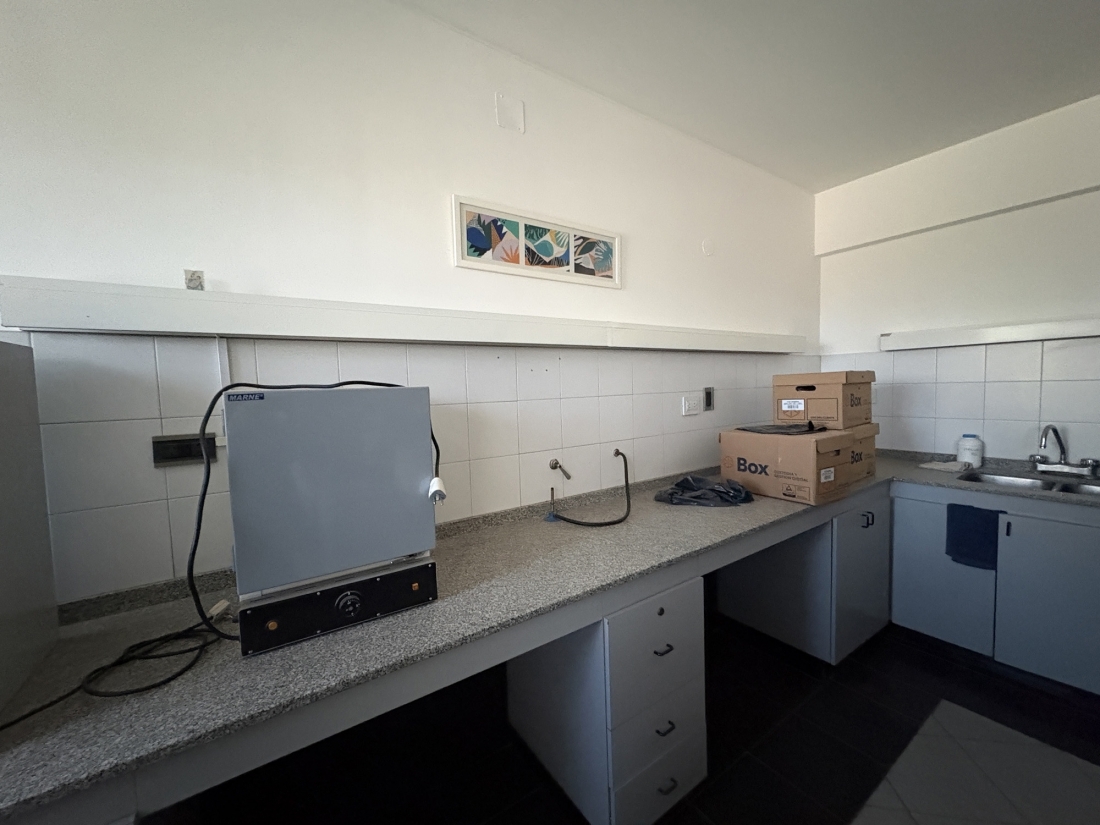 GRAN PROPIEDAD EN VENTA | CENTRO | IDEAL USO M�DICO/LABORATORIO O USO 