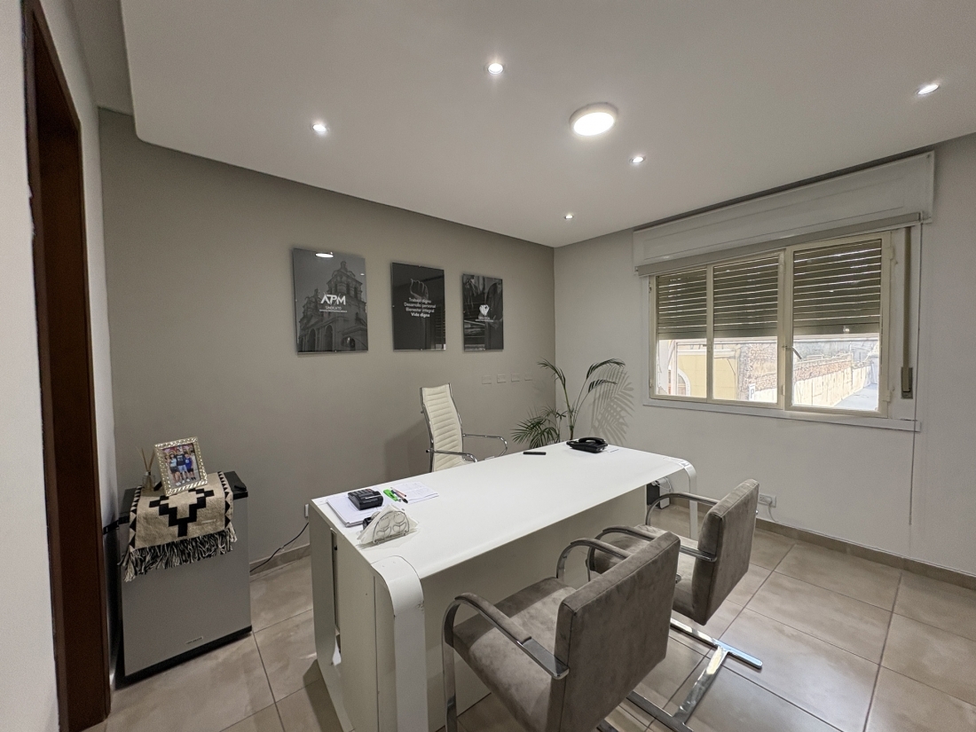GRAN PROPIEDAD EN VENTA | CENTRO | IDEAL USO M�DICO/LABORATORIO O USO 