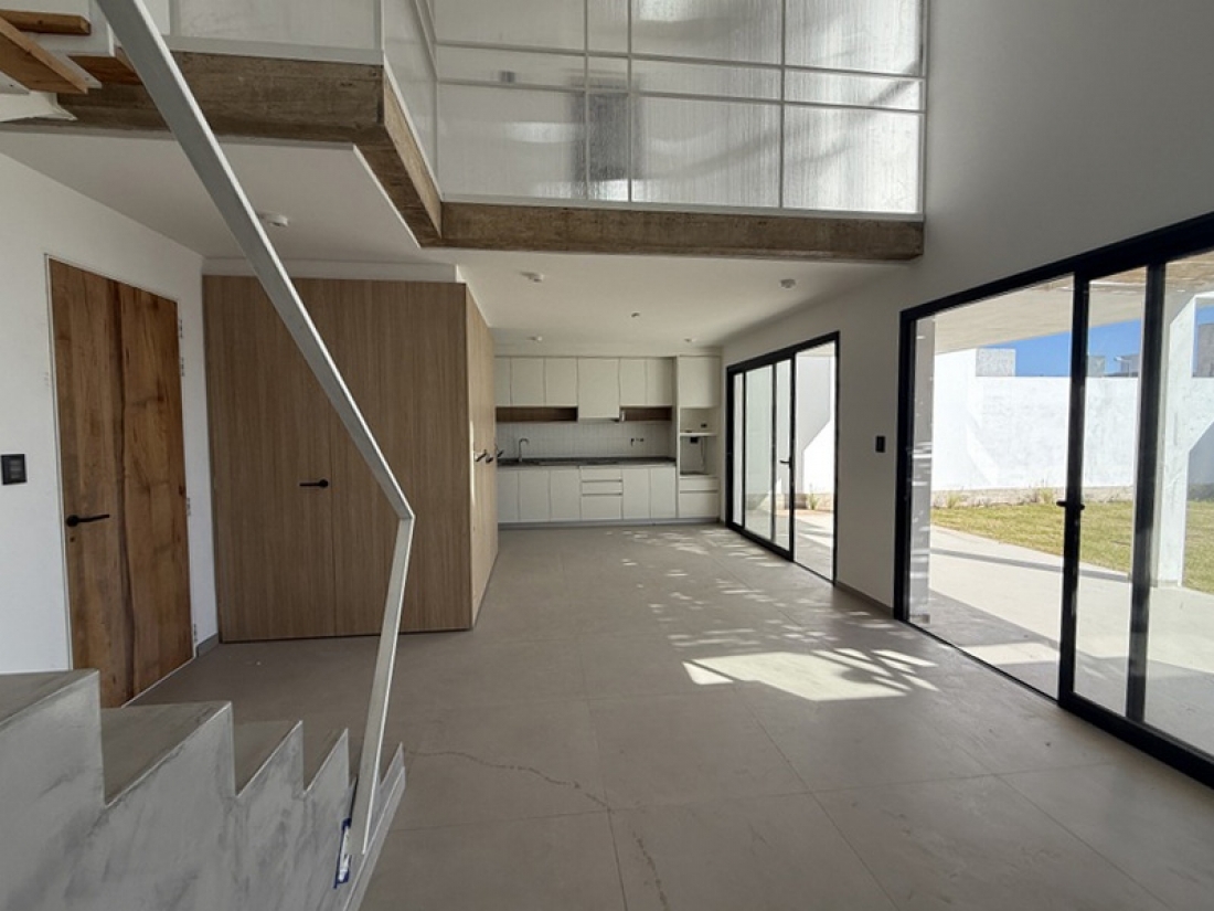 CASA EN VENTA EN DOCTA | 2 DORMITORIOS + PILETA | DISE�O Y CALIDAD
