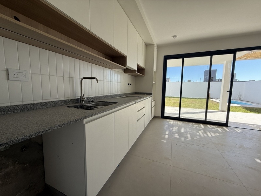 CASA EN VENTA EN DOCTA | 2 DORMITORIOS + PILETA | DISE�O Y CALIDAD