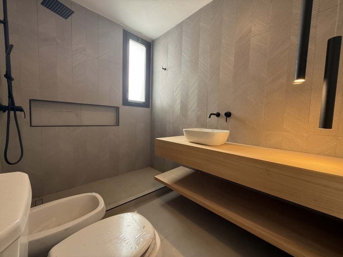 CASA EN VENTA EN DOCTA | 2 DORMITORIOS + PILETA | DISE�O Y CALIDAD