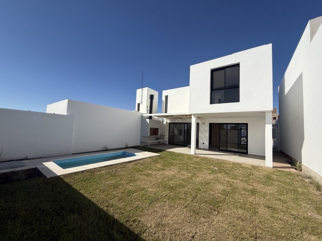 CASA EN VENTA EN DOCTA | 2 DORMITORIOS + PILETA | DISE�O Y CALIDAD