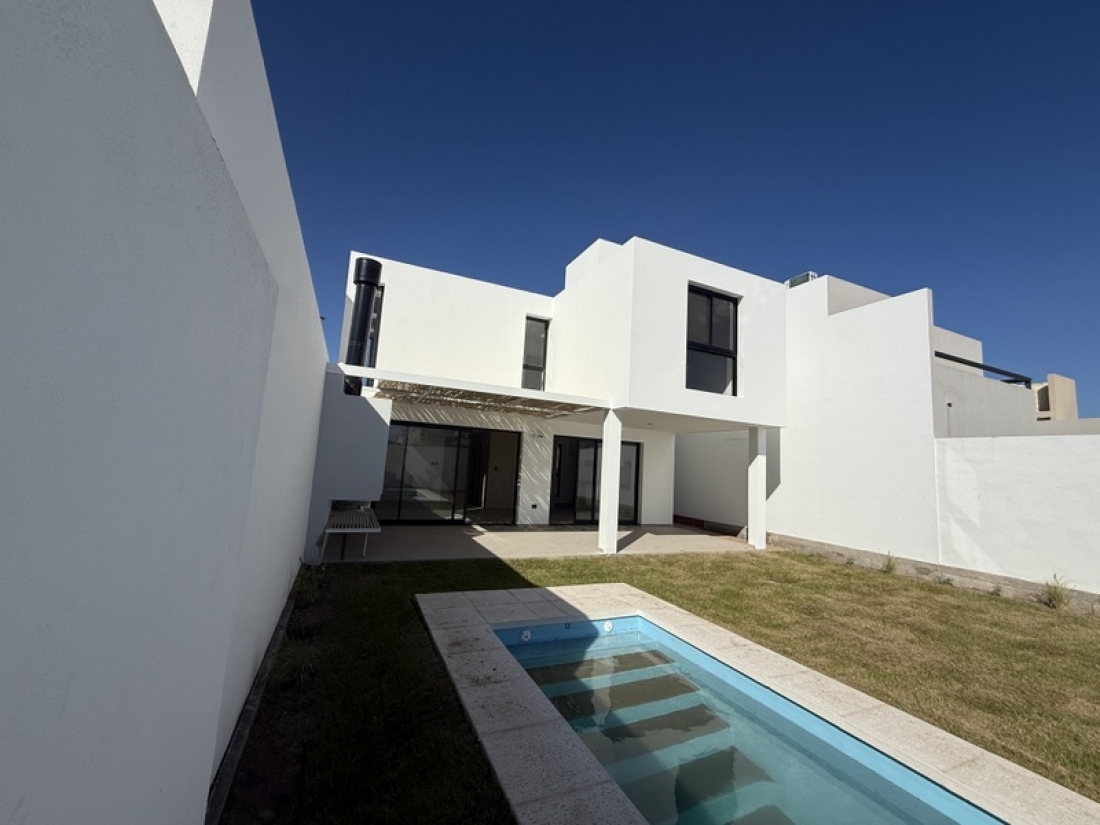 CASA EN VENTA EN DOCTA | 2 DORMITORIOS + PILETA | DISE�O Y CALIDAD